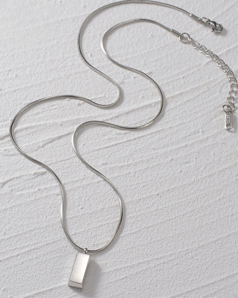 The Old Money Style Code™ | Ciondolo Axis Tag